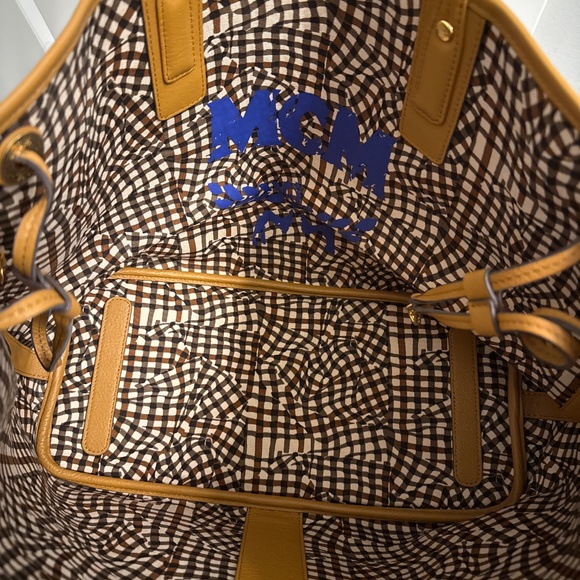 MCM Reversible Liz Shopper en Visetos purse and wristlet - Picture 4 of 5